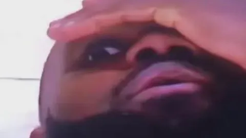 曼联斥巨资抢购巴塞罗那球星，1亿欧元锁定强援，后防线即将升级革新。